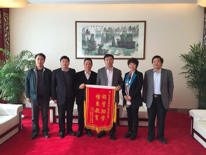 河(hé)海(hǎi)大(dà)學領導莅臨我公司指導交流