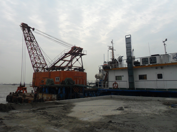 航揚1301投入江蘇南(nán)通(tōng)電(diàn)廠(chǎng)循環水(shuǐ)取水(shuǐ)工(gōng)程