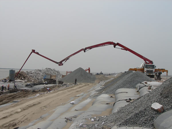 長(cháng)江澄通(tōng)河(hé)段通(tōng)洲沙西(xī)水(shuǐ)道(dào)河(hé)道(dào)整治二期工(gōng)程緊張進行(xíng)中